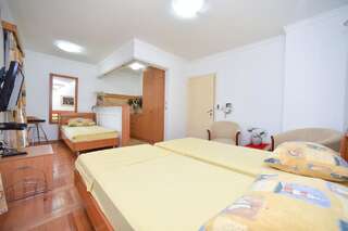 Апартаменты Bologna Apartments Будва Двухуровневые апартаменты-9